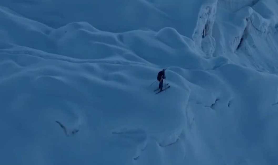 Polonês se torna primeiro alpinista a descer o Everest de esqui sem usar oxigênio suplementar