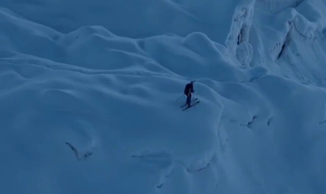 Alpinista polonês é o primeiro a descer o Everest esquiando sem oxigênio adicional