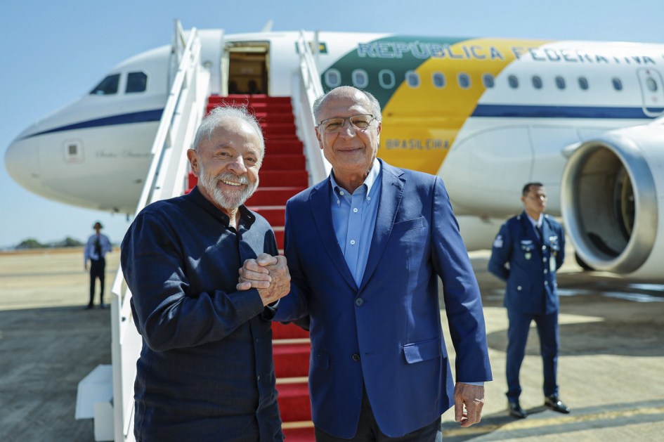 21.09.2025 - Partida para Nova York 21.09.2025 - Presidente da República, Luis Inácio Lula da Silva, embarca para a cidade de Nova York, nos Estados Unidos onde representará o Brasil na 80ª Assembleia Geral da ONU. Foto: Ricardo Stuckert / PR