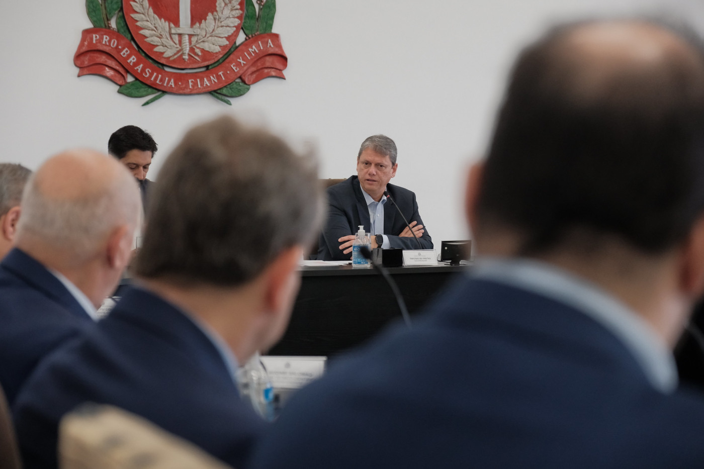 Governo Tarcísio vê ‘guerra política’ em novo embate com governo federal sobre PCC