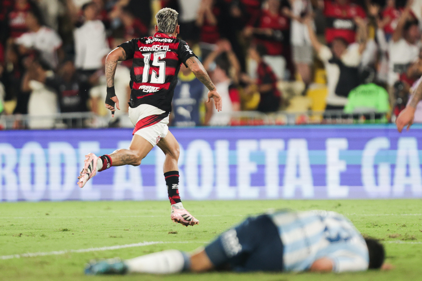 Filipe Luís elogia Carrascal, herói da vitória do Flamengo sobre o Racing: ‘Ainda mais letal’
