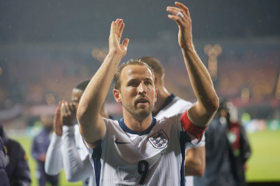 Harry Kane celebra a classficação inglesa para o Mundial de 2026 após goleada sobre a Letônia