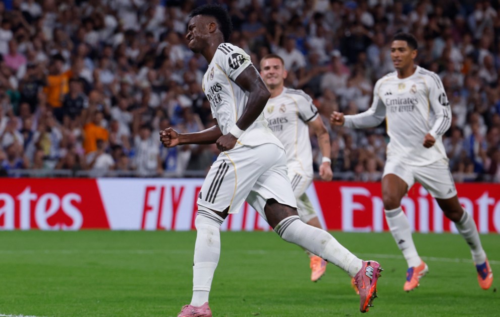 O atacante do Real Madrid, Vinicius Jr., comemora seu segundo gol contra o Villarreal