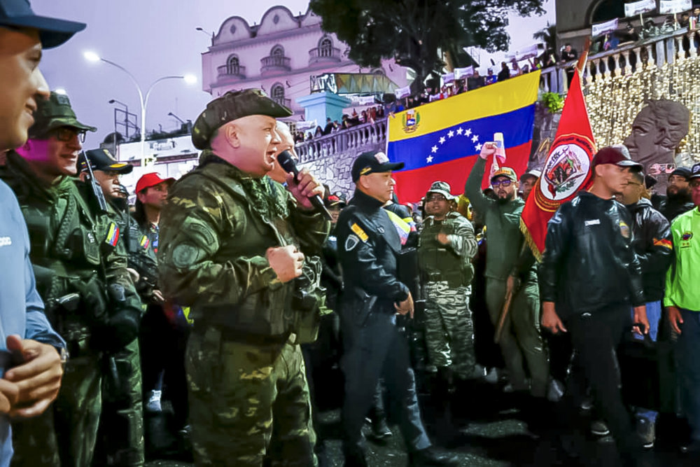 Trump cogita ataque terrestre na Venezuela e autoriza ações secretas da CIA contra regime de Maduro