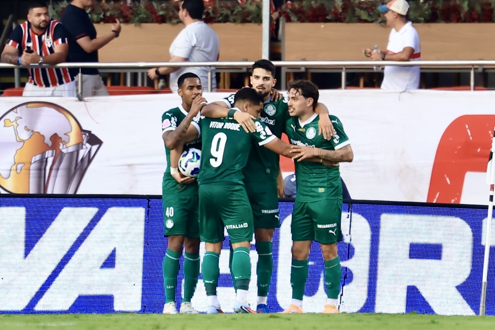 Palmeiras vira o jogo contra o São Paulo em clássico quente e com arbitragem polêmica
