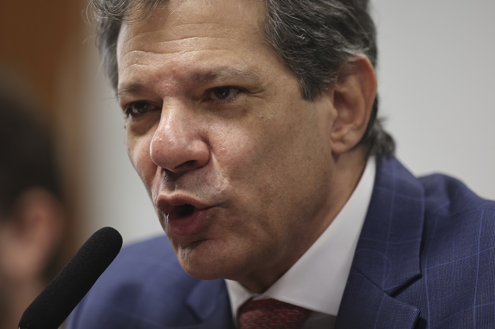 Após rejeição da Câmara, governo decide dividir projeto de compensação do IOF em dois