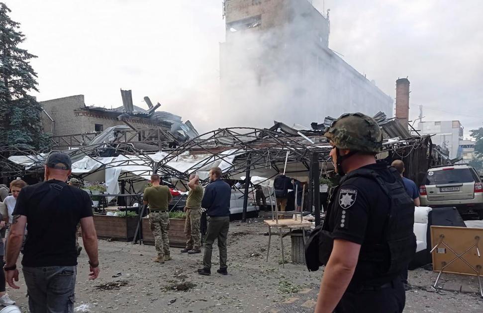 bombardeio em restaurante na ucrânia