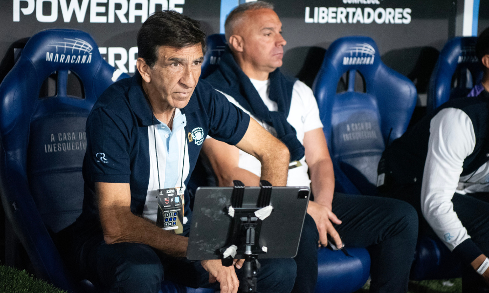 Técnico Gustavo Costas do Racing, durante partida entre Flamengo x Racing Club, válida pelo jogo de ida da semifinal da CONMEBOL Libertadores