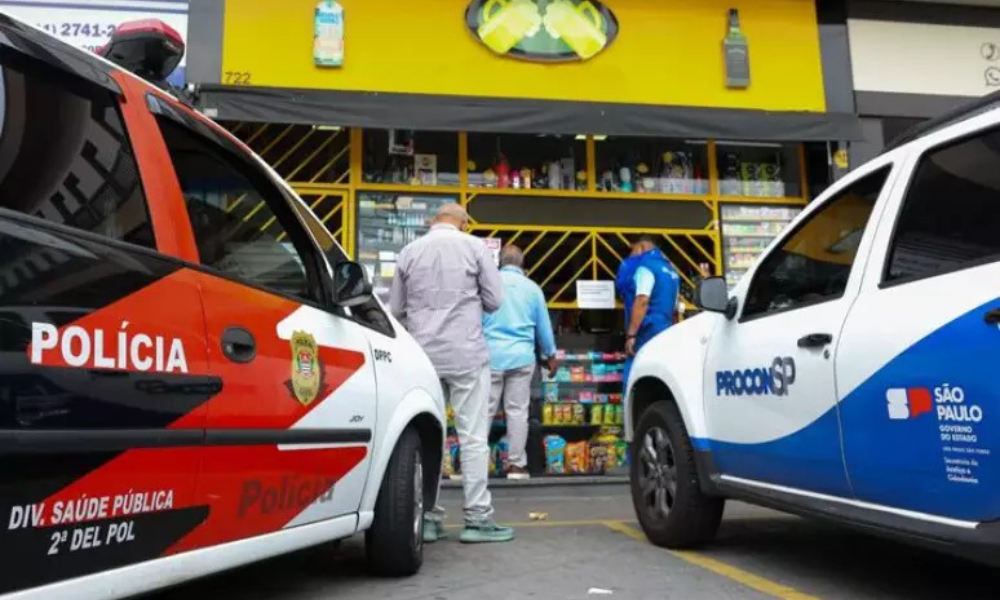 Polícia Civil do Estado de São Paulo descobre dois postos de combustíveis suspeitos de fornecer etanol adulterado com metanol utilizado para falsificar e adulterar bebidas alcoólicas