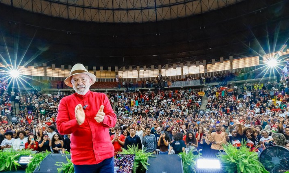 Lula anuncia expansão de cursinhos populares com investimento de R$ 108 milhões