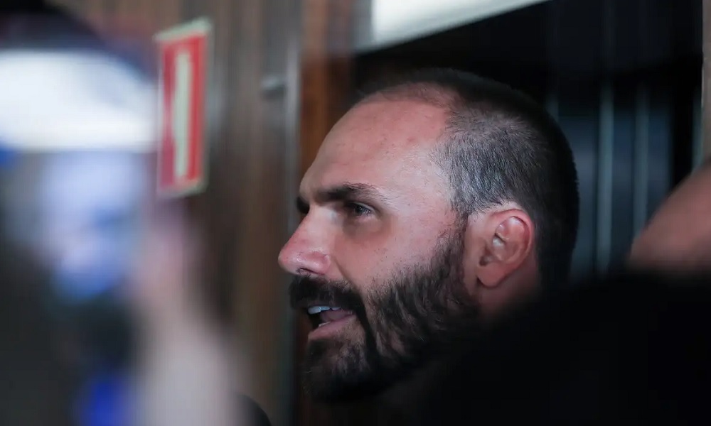 Eduardo Bolsonaro diz que irá às ‘últimas consequências’ para tirar ‘psicopata’ Moraes do STF