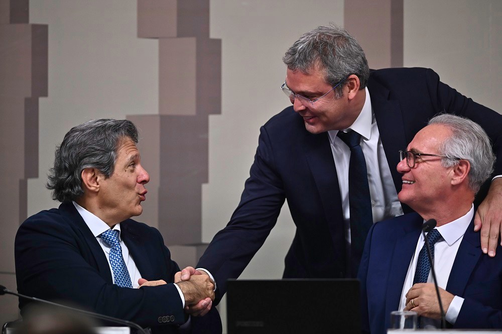 Haddad e Renan Calheiros almoçam nesta terça-feira para debater Isenção do Imposto de Renda