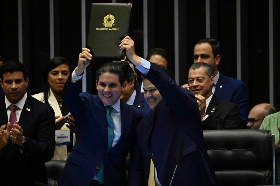 Senador Davi Alcolumbre e Deputado Hugo Motta assinam emenda Constitucional