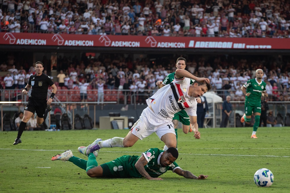 CBF vai pedir à Fifa autorização para divulgar áudios do VAR de lances polêmicos do clássico entre São Paulo e Palmeiras