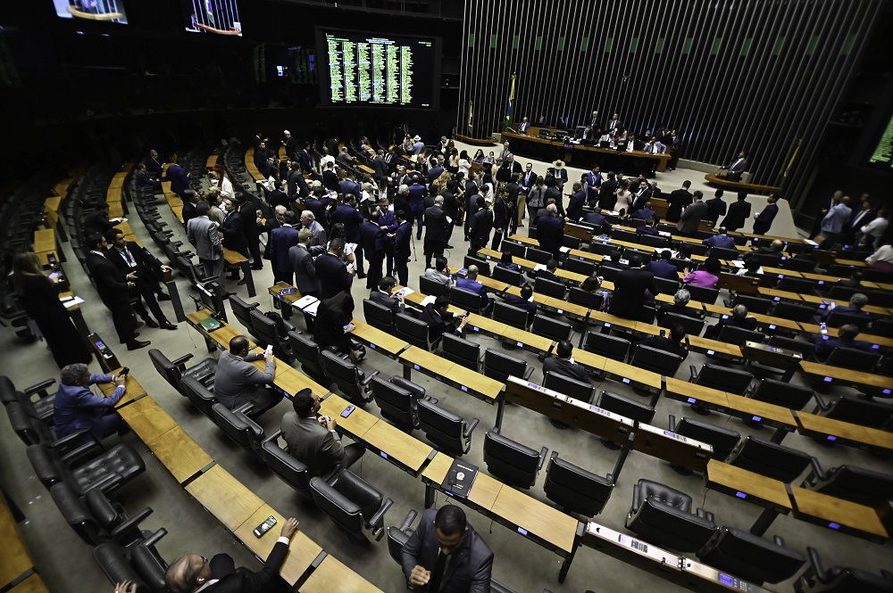 Câmara dos Deputados acerta ao deixar MP alternativa ao IOF perder validade, avalia CNI