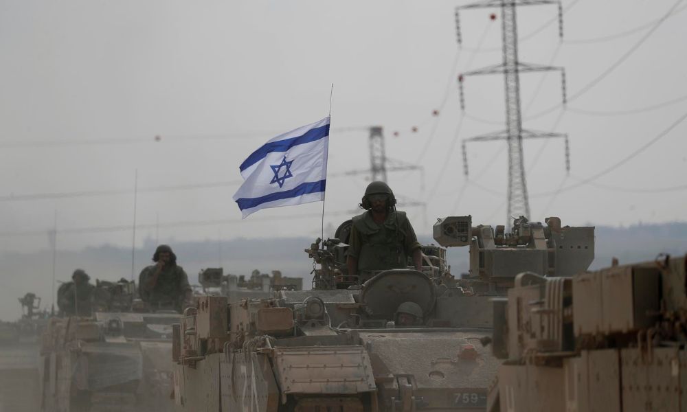 Tanques israelenses bombardeiam área ao sul de Gaza apesar de cessar-fogo com o Hamas