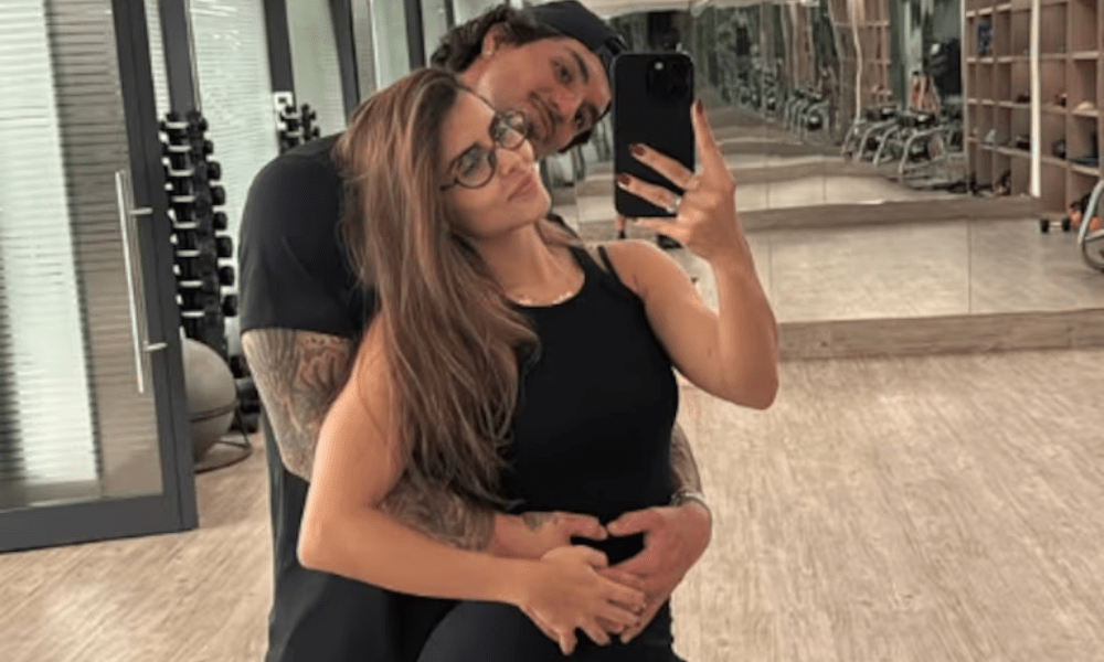 Gabriel Medina e Isabella Alencar; casal assumiu namoro em agosto de 2025 Foto: @gabrielmedina via Instagram