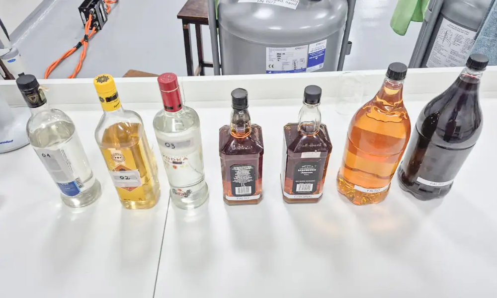 Polícia Civil fecha fábrica que adulterava bebidas em São Bernardo do Campo