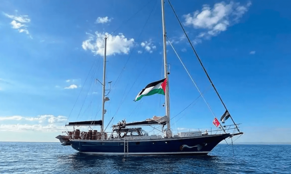 Flotilha com ajuda humanitária para Gaza afirma que barco foi atacado por drone; Tunísia nega  