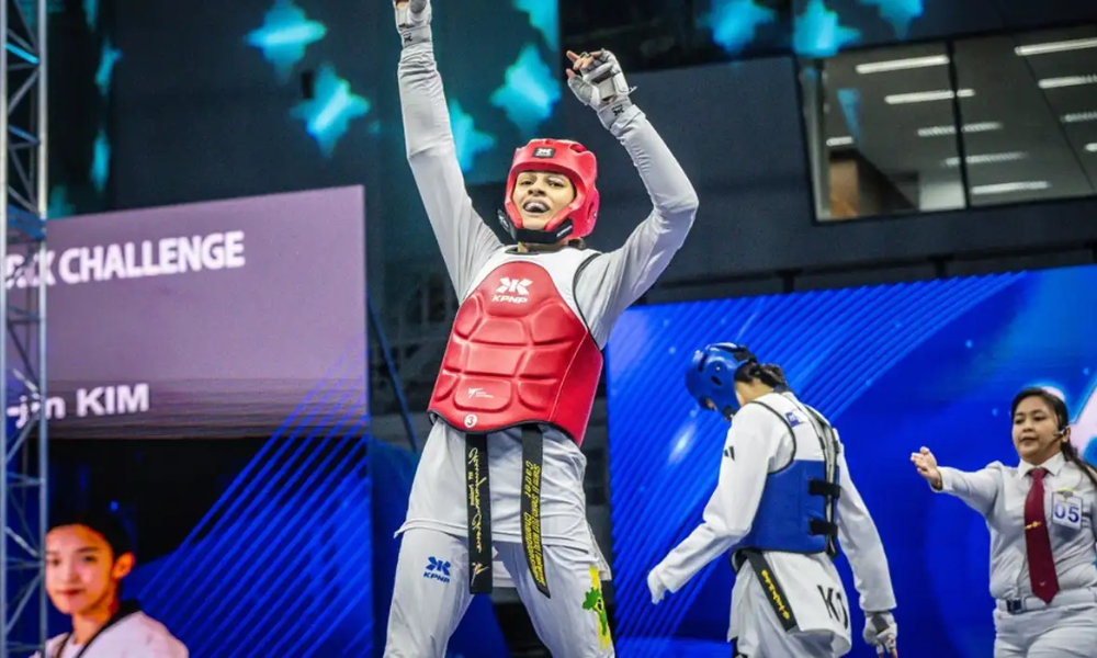 Maria Clara Pacheco é campeã mundial de taekwondo na China Brasileira derrotou a sul-coreana Yu-Jin Kim, ouro nos Jogos de Paris