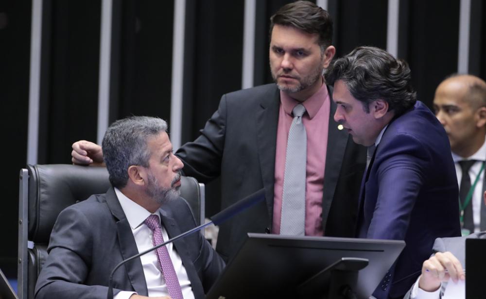 ‘Lira é só um ex-presidente’, diz líder do MDB ao defender que Motta participe de reorganização da base governista