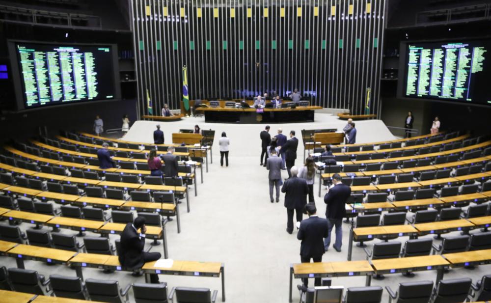 Governo avalia reação à derrota no Congresso e ainda não decidiu judicializar queda do IOF