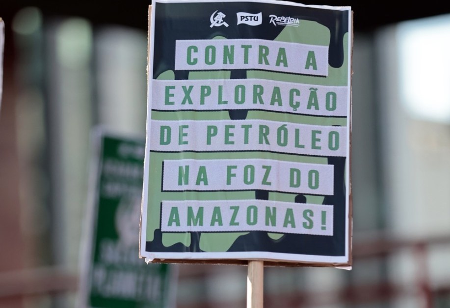 Ato do Greenpeace no MASP contra o PL 2159.