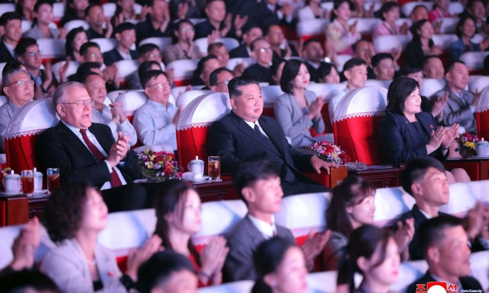 Coreia do Norte diz que realizou desfile militar com convidados de alto nível