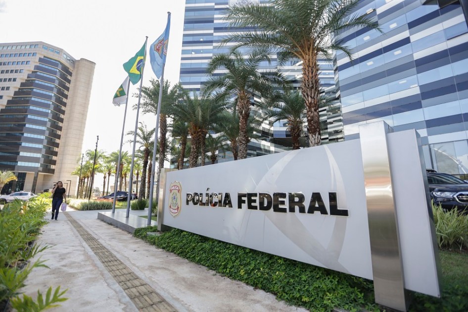 Movimentação no prédio sede da Polícia Federal