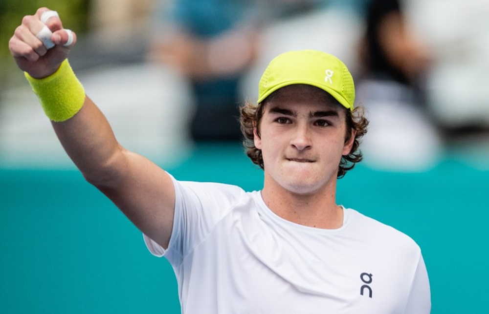 João Fonseca abre participação do Brasil na Copa Davis e pode definir série no domingo com Tsitsipas