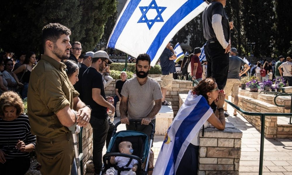 Família de soldado israelense sepulta corpo devolvido pelo Hamas após dois anos de incerteza