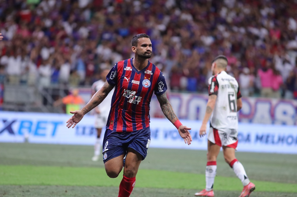 Flamengo tem dois expulsos, é superado pelo Bahia e perde liderança para o Palmeiras