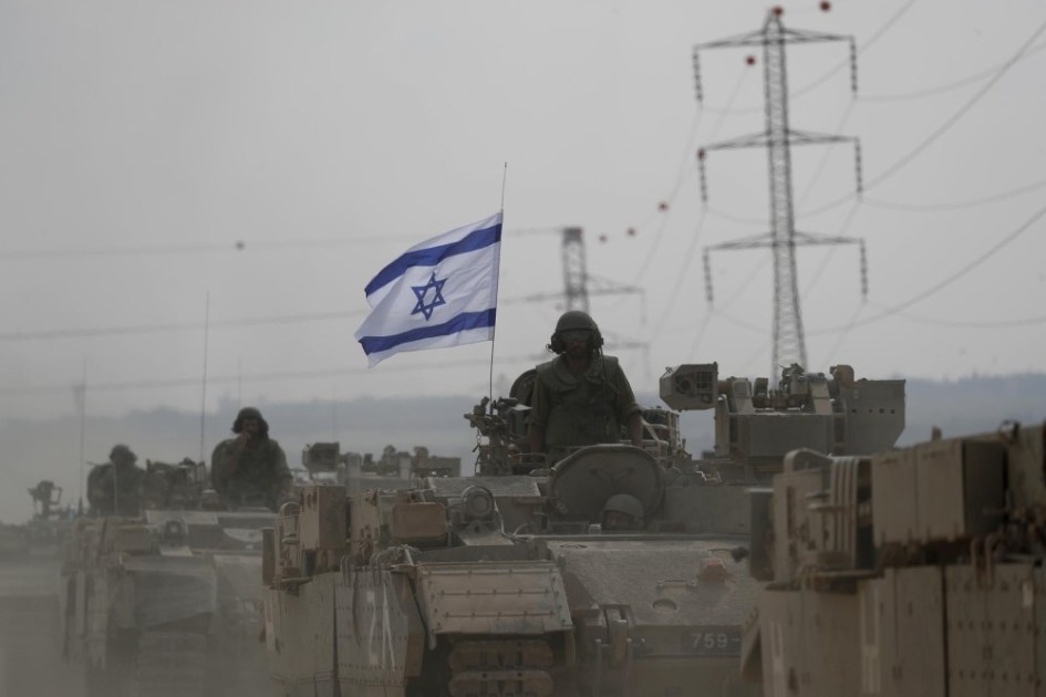 Tropas israelenses se reúnem em um local de reunião não revelado ao longo da fronteira com Gaza