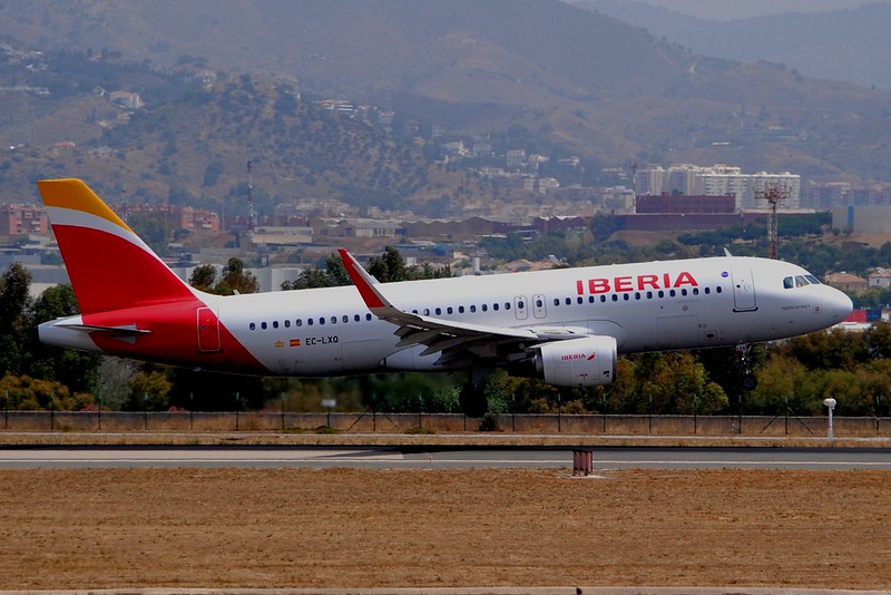 Passageiros de voo da Iberia encontram mensagem ‘Palestina Livre’ em bandejas de comida kosher