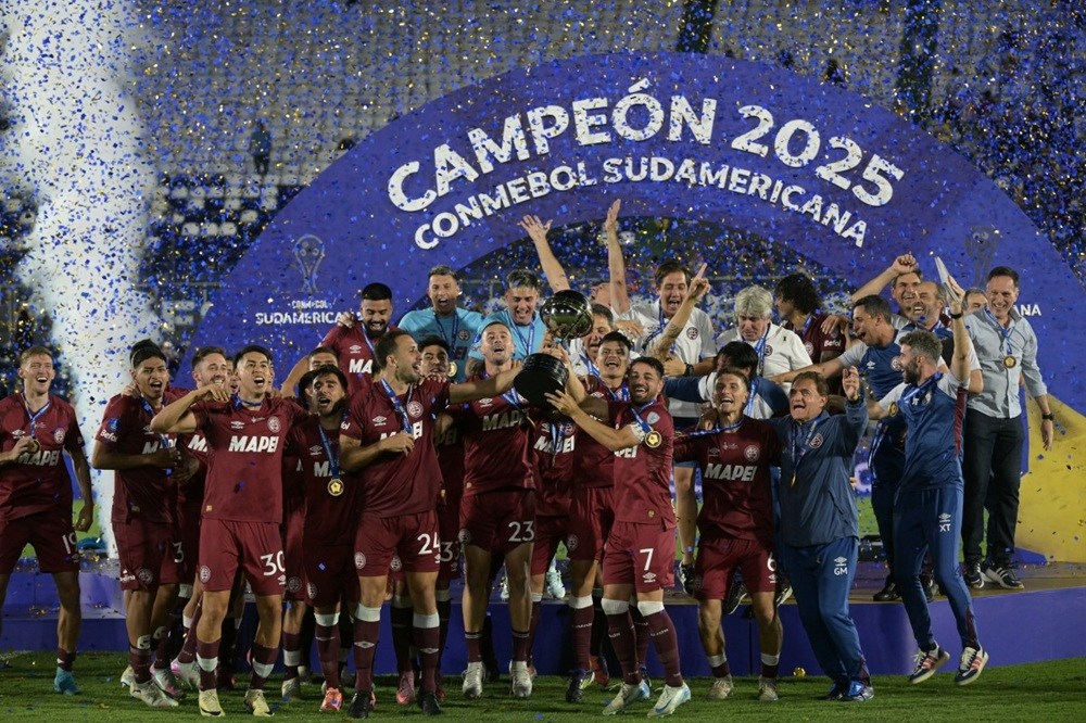 Com erro de Hulk, Atlético-MG perde título da Sul-Americana para o Lanús nos pênaltis
