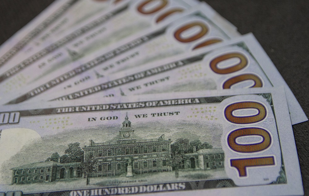 Dólar fecha a R$ 5,27 e atinge menor patamar desde junho de 2024; bolsa emplaca 12⁰ recorde seguido