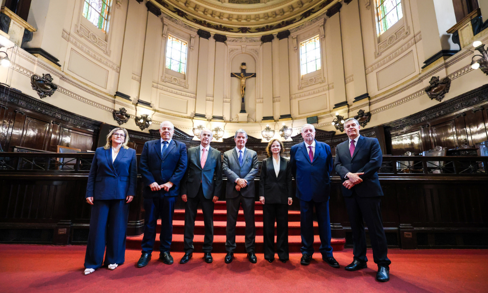 Cerimônia de posse dos integrantes do Conselho Superior da Magistratura e EPM eleitos; no centro, Francisco Eduardo Loureiro, novo presidente do TJSP