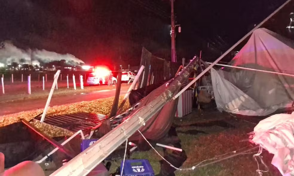 Homem de 47 anos morreu e cerca de 40 pessoas ficaram feridas após a estrutura metálica de um hangar desabar durante uma festa universitária em Regente Feijó, no interior de São Paulo