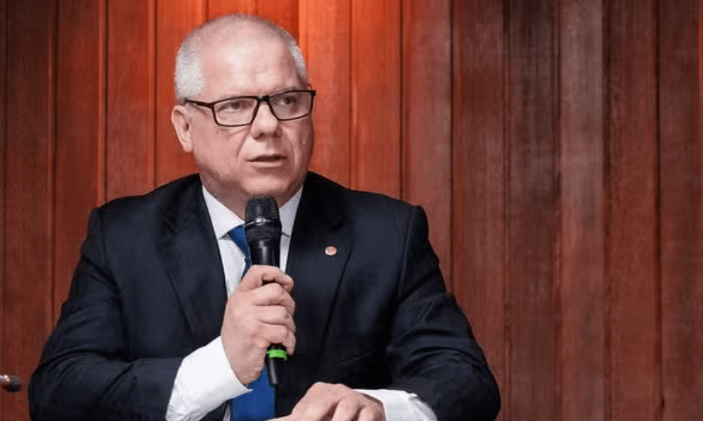 Ex-presidente do INSS usava pizzaria para lavar dinheiro de propina, diz PF