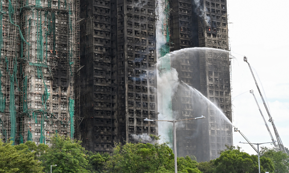 Número de mortos no incêndio em Hong Kong sobe para 146