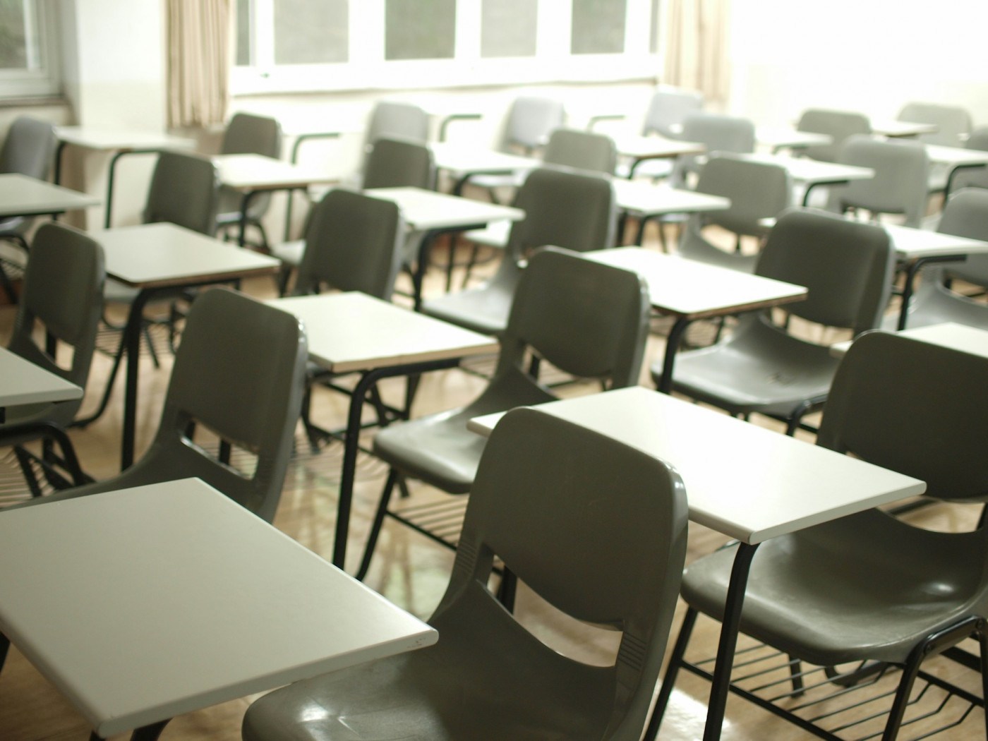 Onda de medo: 20 mil alunos somem das escolas em Charlotte durante tensão por fiscalização migratória