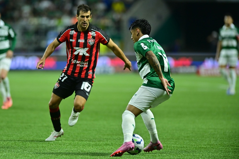 Palmeiras faz jogo pobre, empata com o Vitória e pode ver o Flamengo disparar na ponta