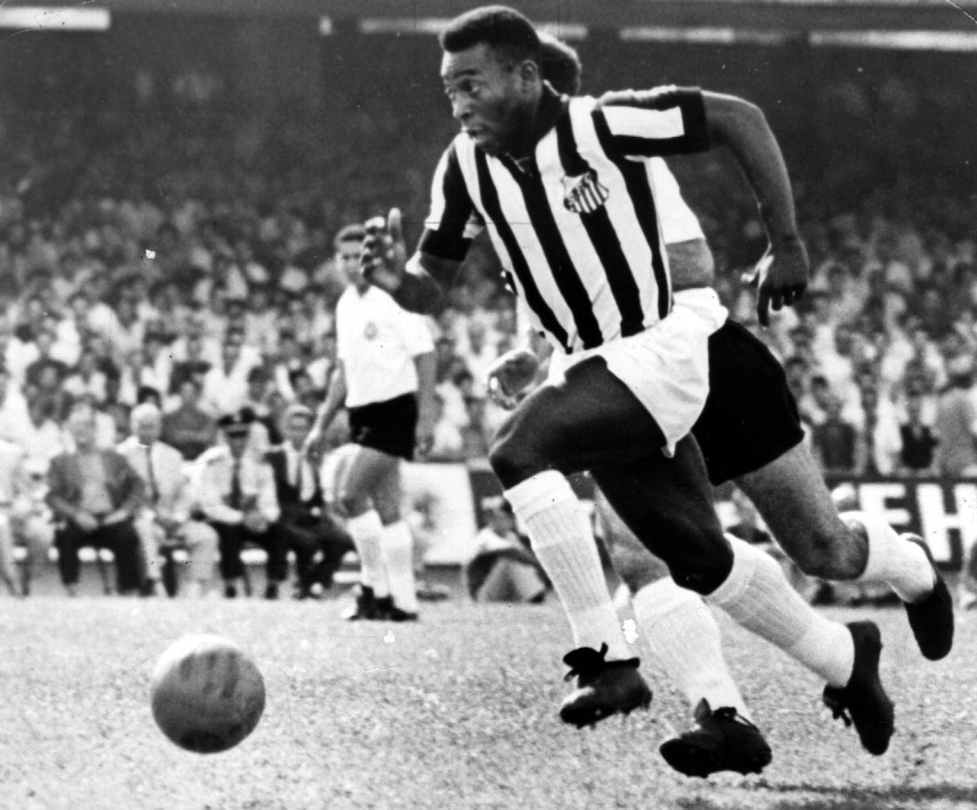 Há 61 anos, Pelé marcou oito gols contra o Botafogo-SP, na Vila Belmiro