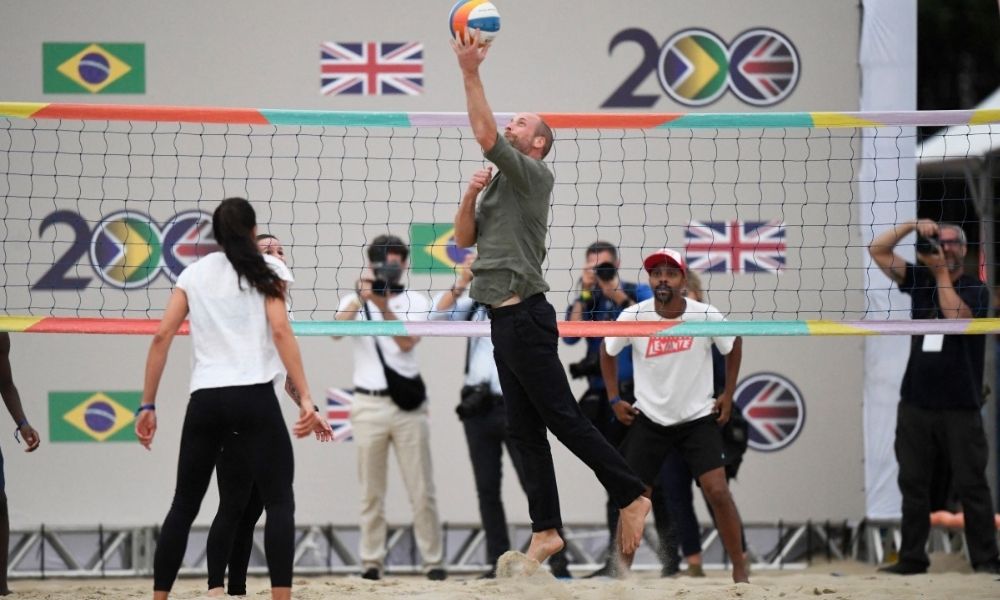 principe william jogando volei
