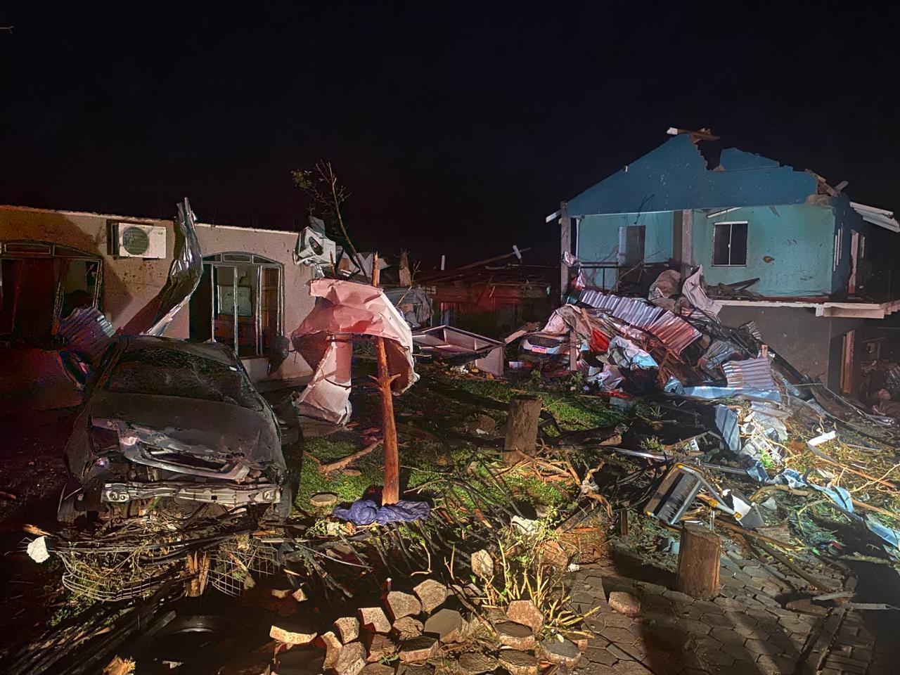 Tornado que atingiu Rio Bonito do Iguaçu, no Paraná, também afetou outras cidades