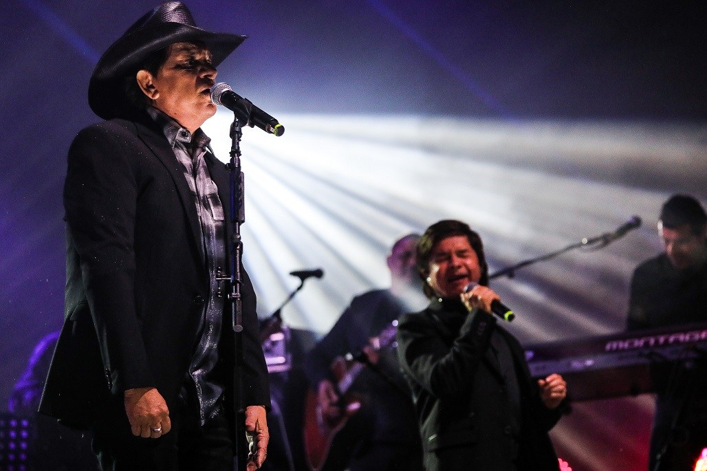 Grammy Latino 2025: Chitãozinho & Xororó ganham prêmio de Melhor Álbum de Música Sertaneja