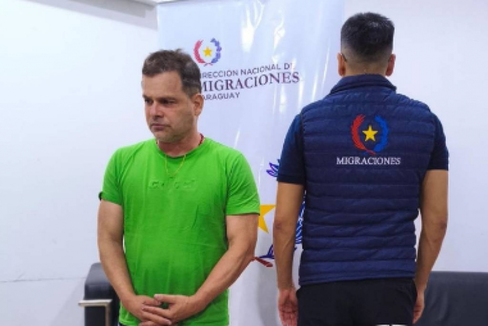 Silvinei Vasques é entregue à Polícia Federal após ser preso no Paraguai