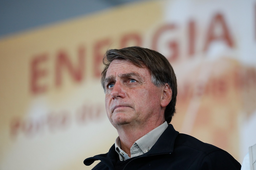 Médicos de Bolsonaro avaliam procedimento incomum para crise de soluço