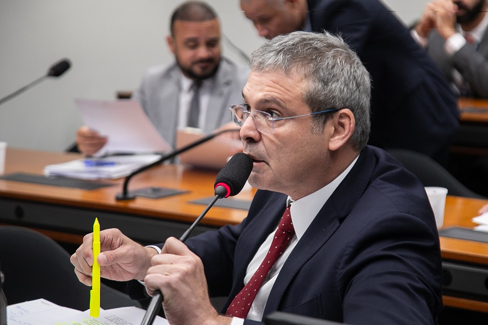 Lindbergh diz que PL da Dosimetria ‘perdeu o sentido’ após sanções dos EUA e não há chance de avanço