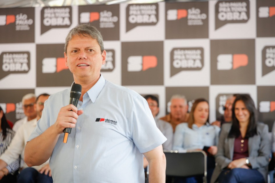 Tarcísio de Freitas na entrega da Estrada dos Porretes